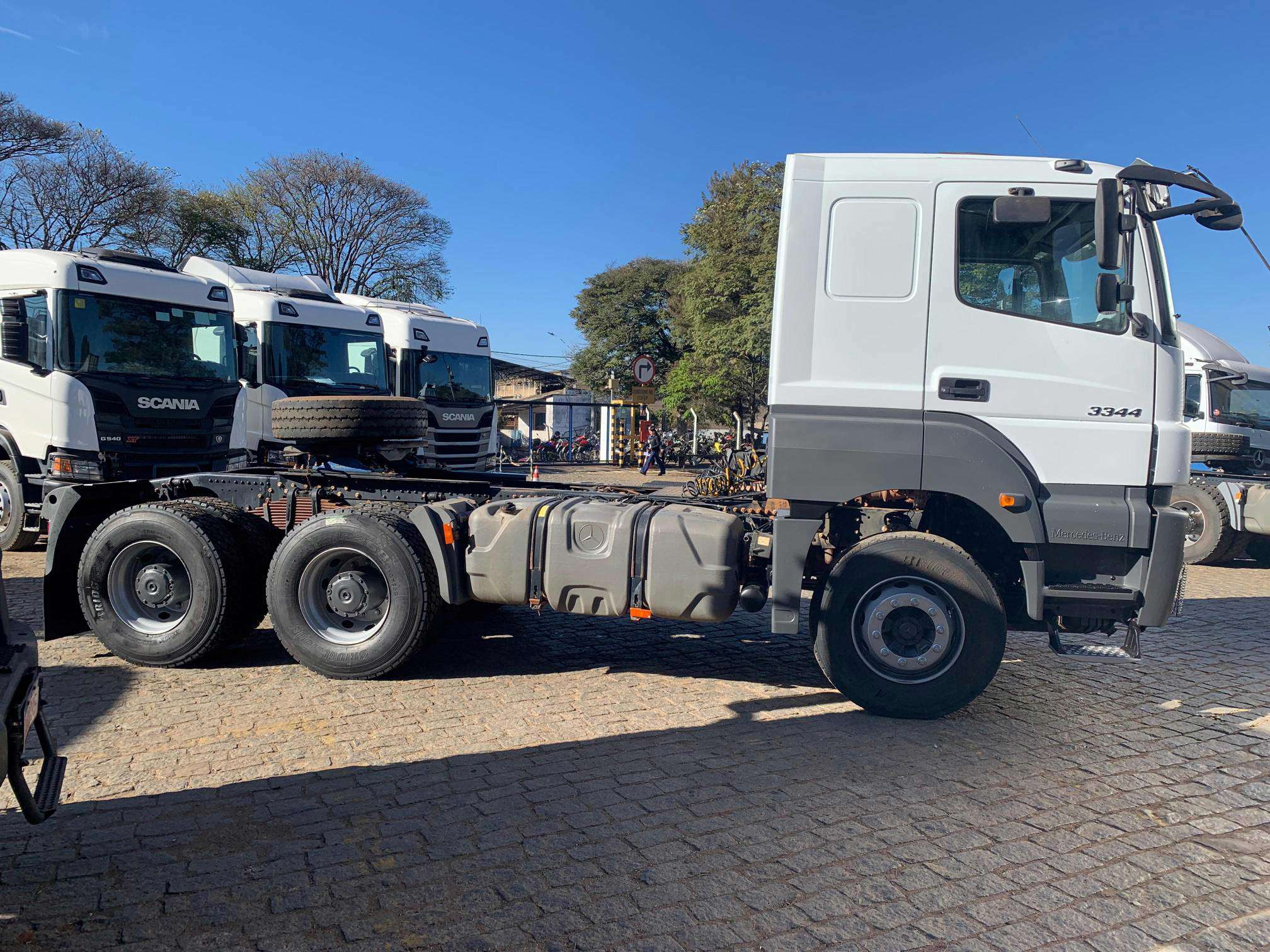 MERCEDES-BENZ AXOR 2021 6X4 - Foto 1