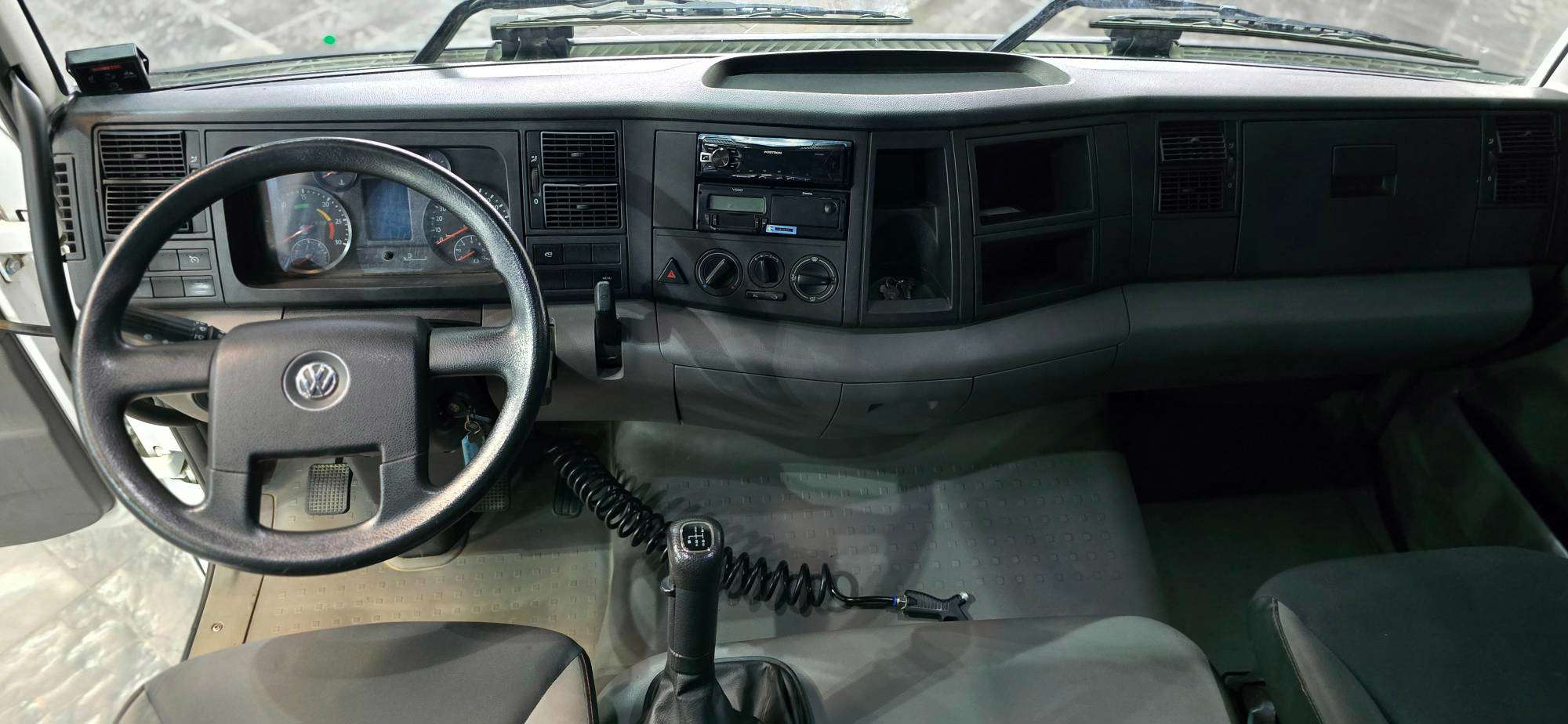 VOLKSWAGEN 24-330 2023 6X2 - Foto 6