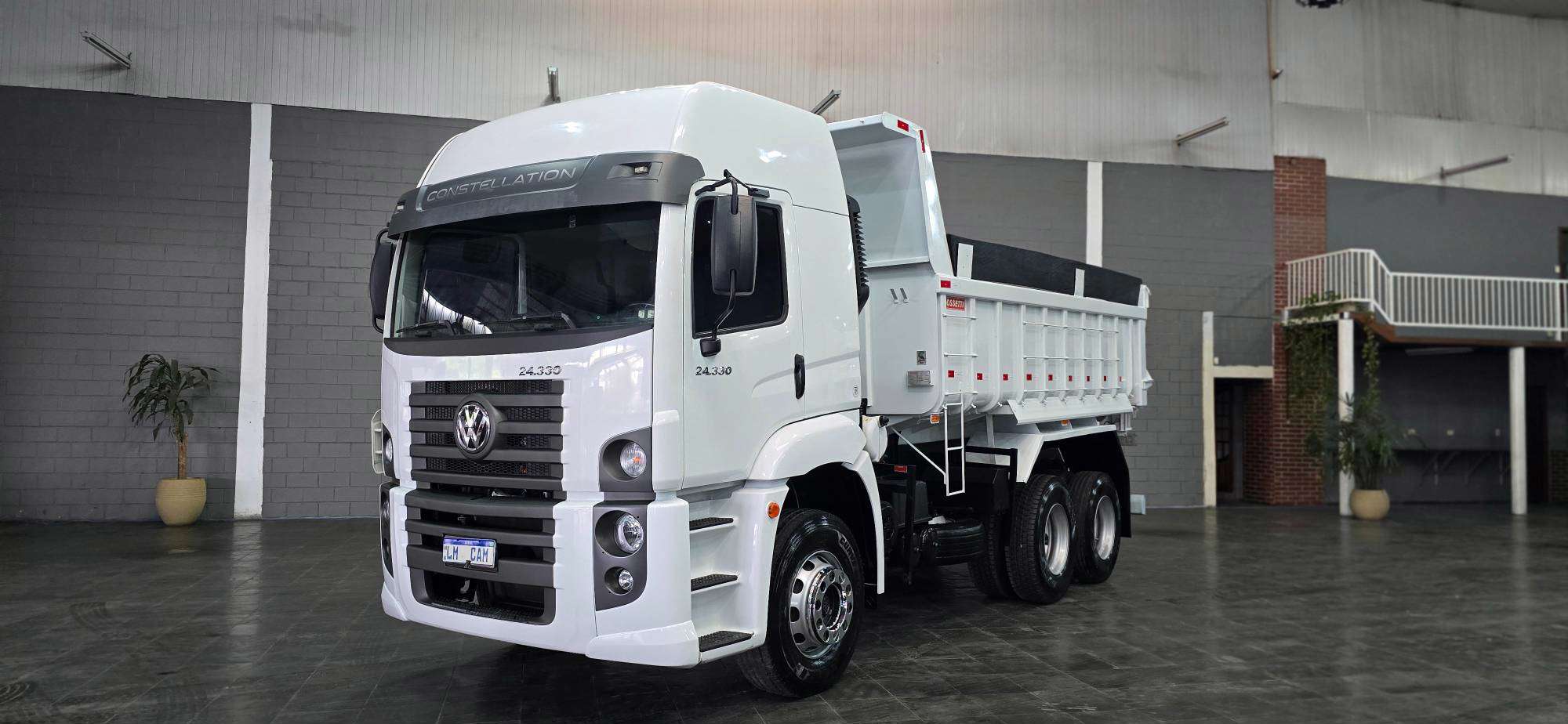 VOLKSWAGEN 24-330 2023 6X2 - Foto 1
