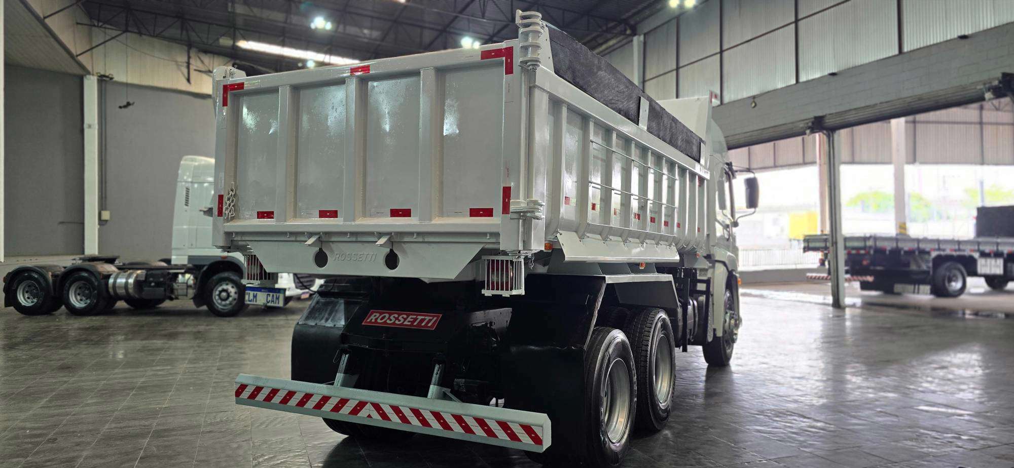 VOLKSWAGEN 24-330 2023 6X2 - Foto 8