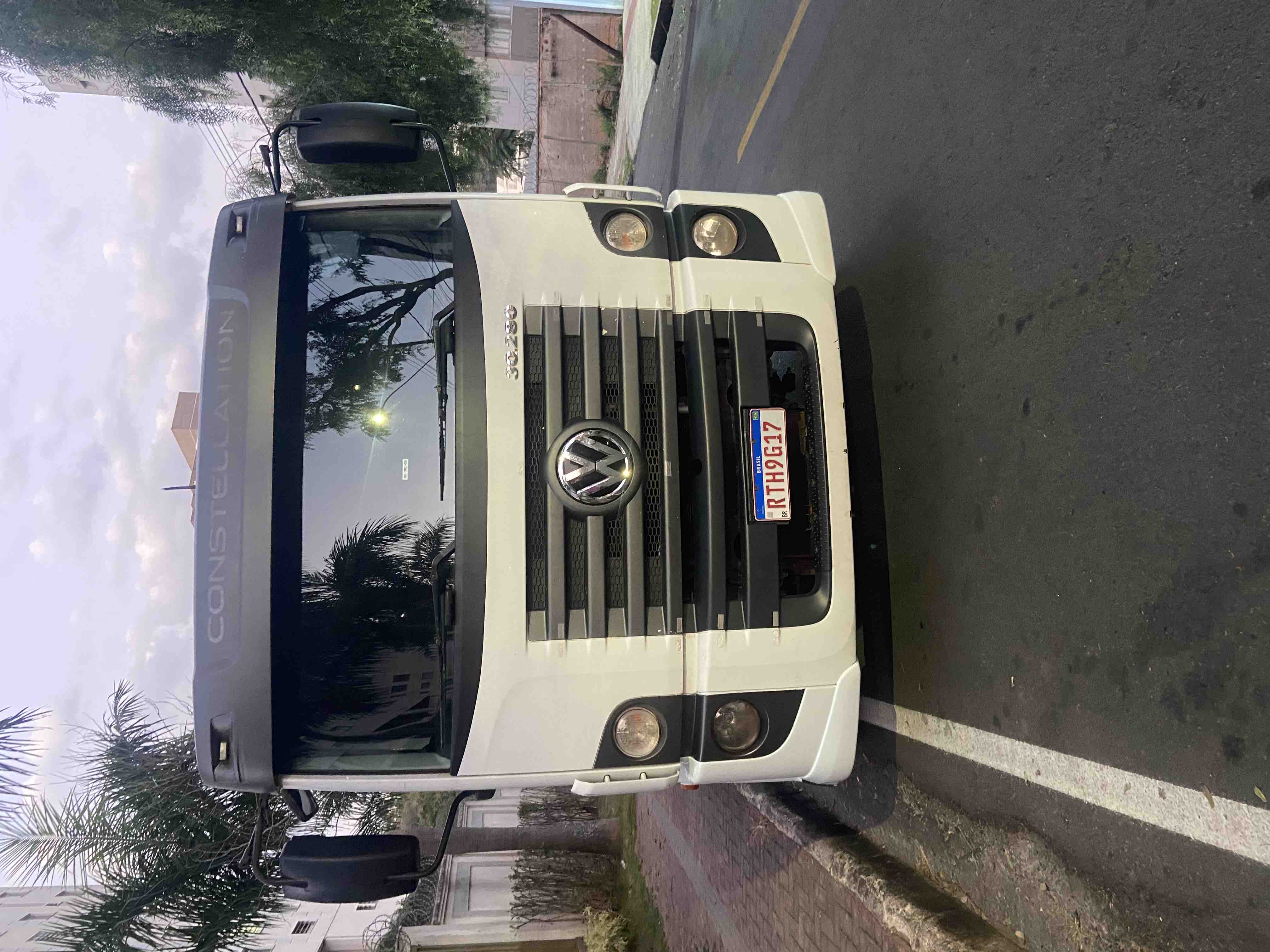 VOLKSWAGEN 30-280 2022 8X2 - Foto 1