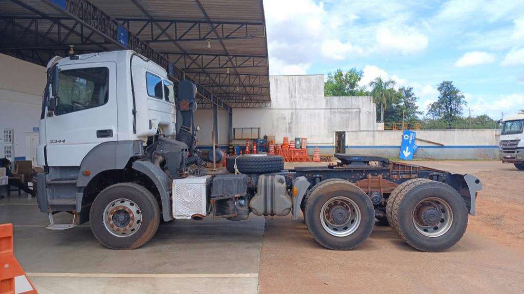 MERCEDES-BENZ AXOR 2019 6X4 - Foto 2