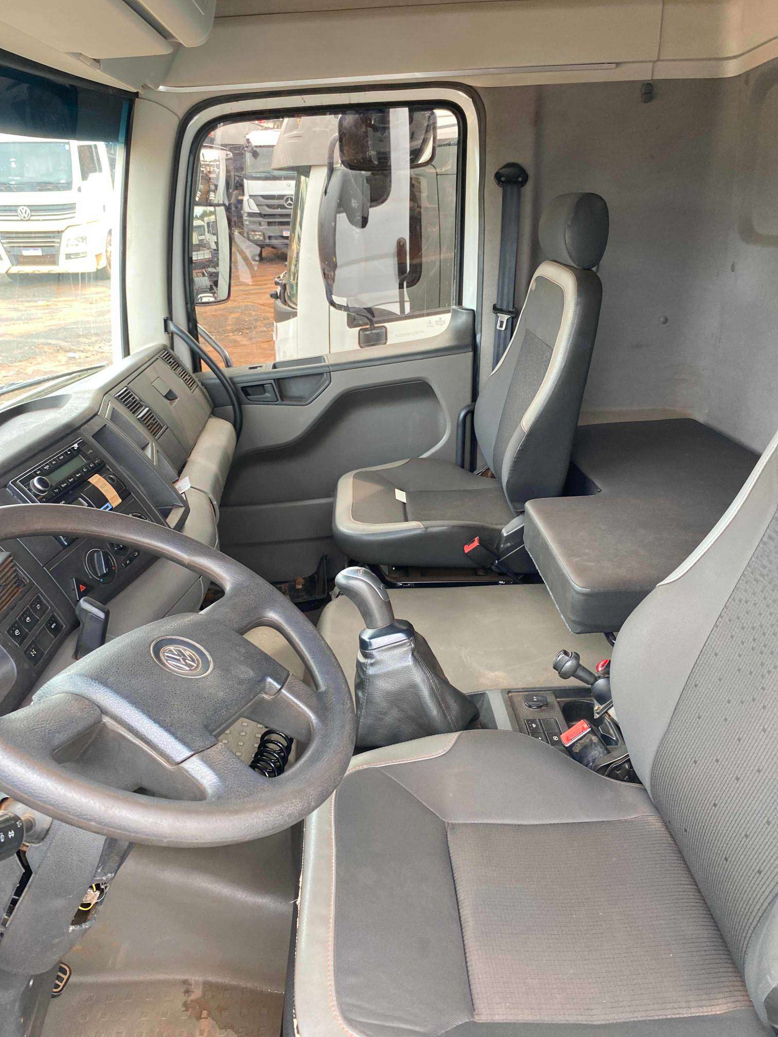 VOLKSWAGEN 25-360 2022 6X2 - Foto 6