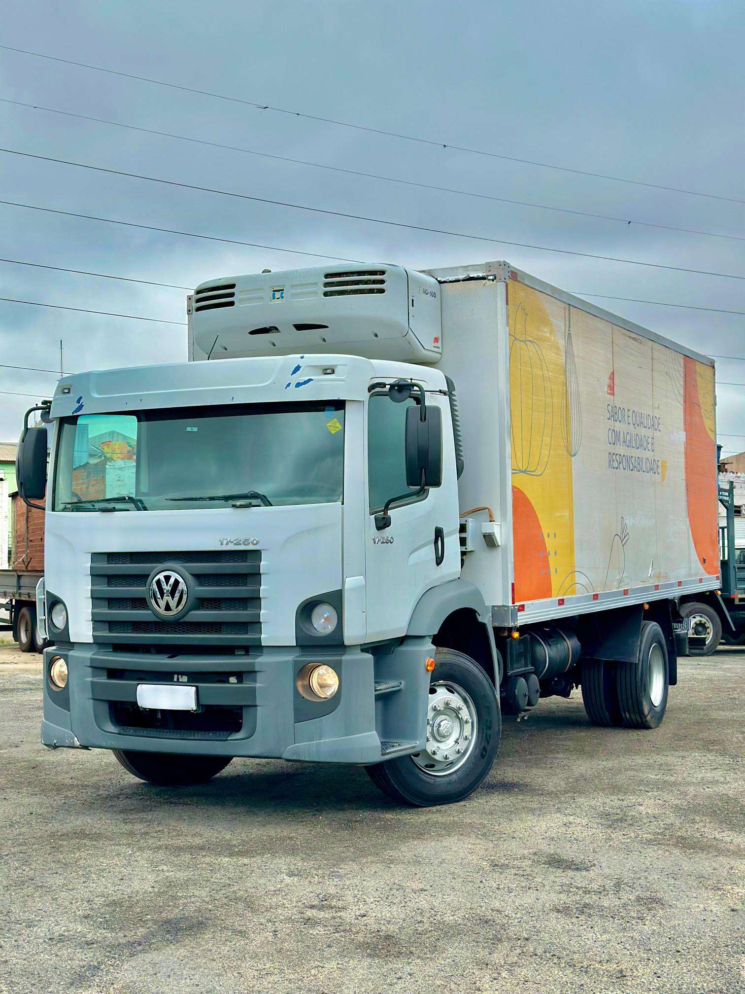 VOLKSWAGEN 17-250 2011 - Foto 1