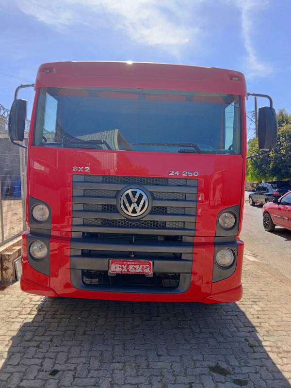 VOLKSWAGEN 24-250 2010 - Foto 1