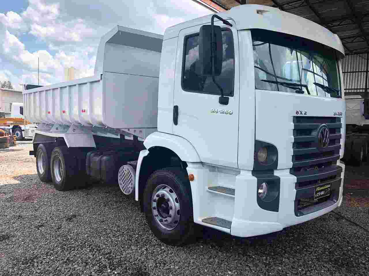 VOLKSWAGEN 24-250 2012 - Foto 1
