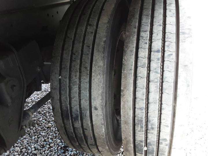 VOLKSWAGEN 24-280 2023 6X2 - Foto 5