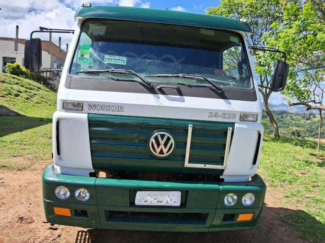 VOLKSWAGEN 24-220 2011 - Foto 2