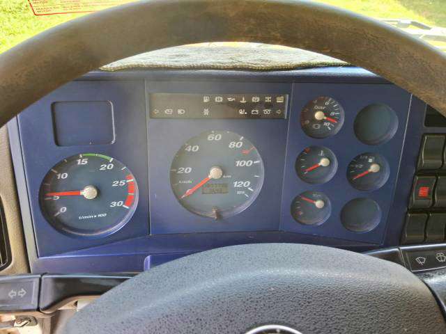 VOLKSWAGEN 24-220 2011 - Foto 5