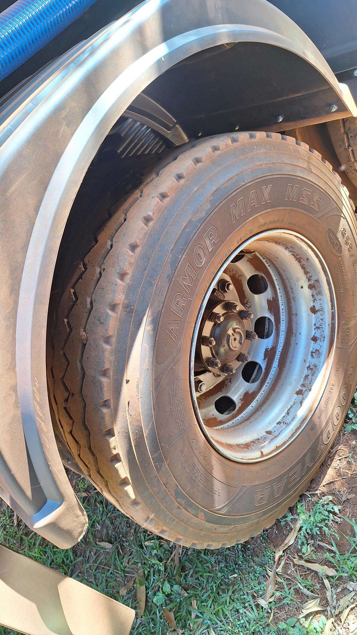 VOLKSWAGEN 26-280 2015 6X4 - Foto 5