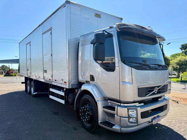 VOLVO VM 270 2012 6X2 - Foto 2