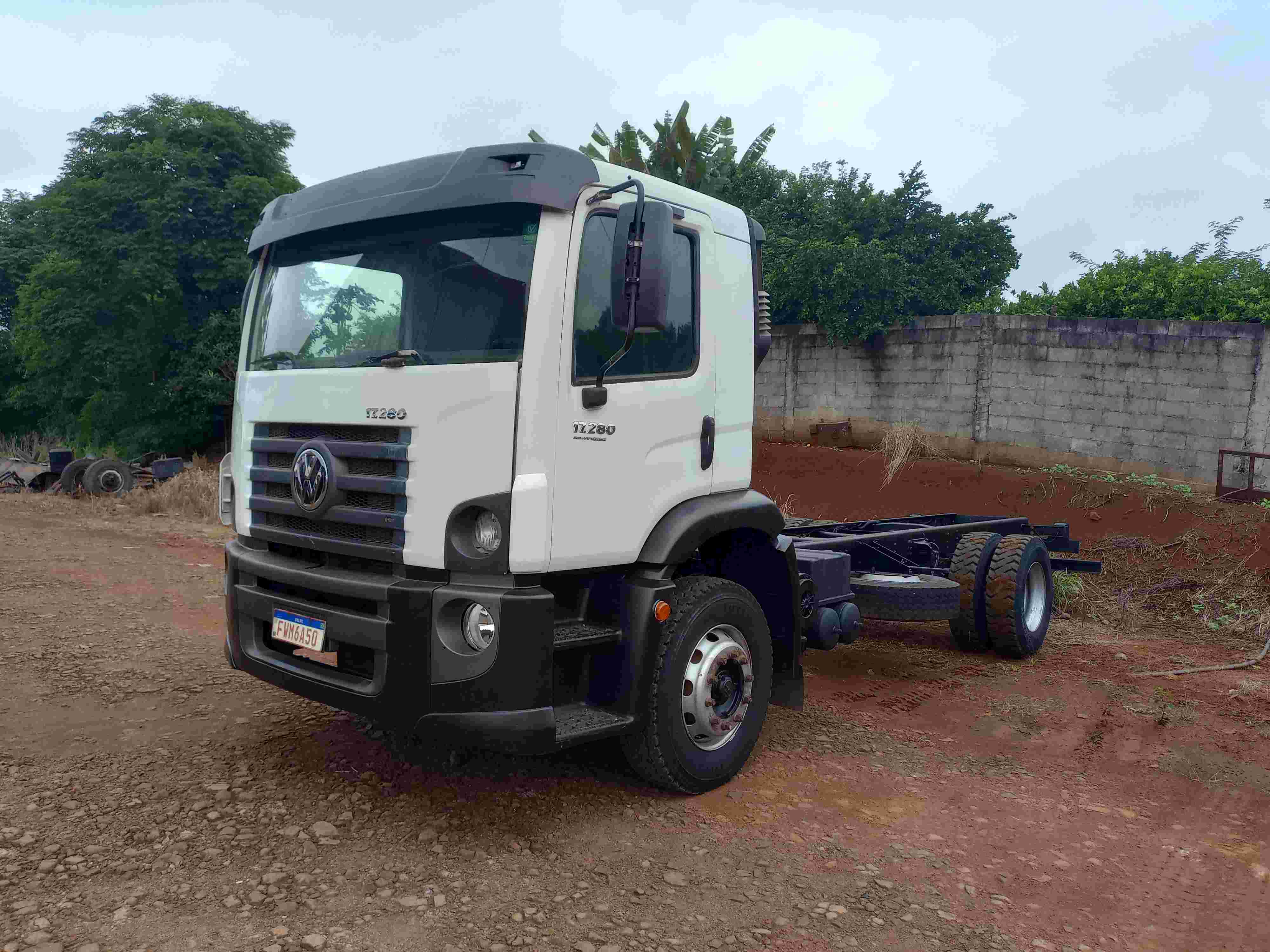 VOLKSWAGEN 17-280 2015 - Foto 2