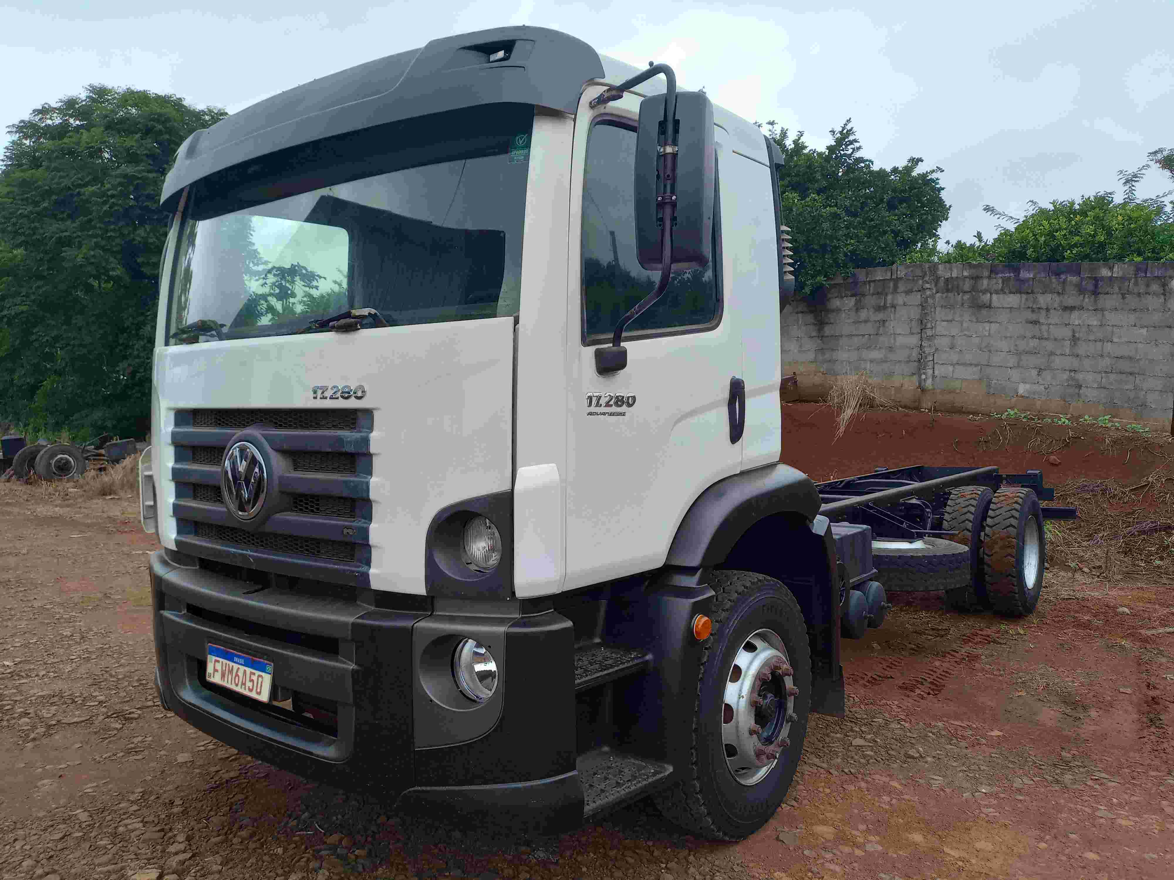 VOLKSWAGEN 17-280 2015 - Foto 1