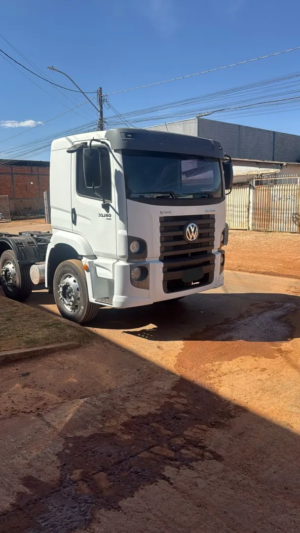 VOLKSWAGEN 30-280 2021 8X2 - Foto 2