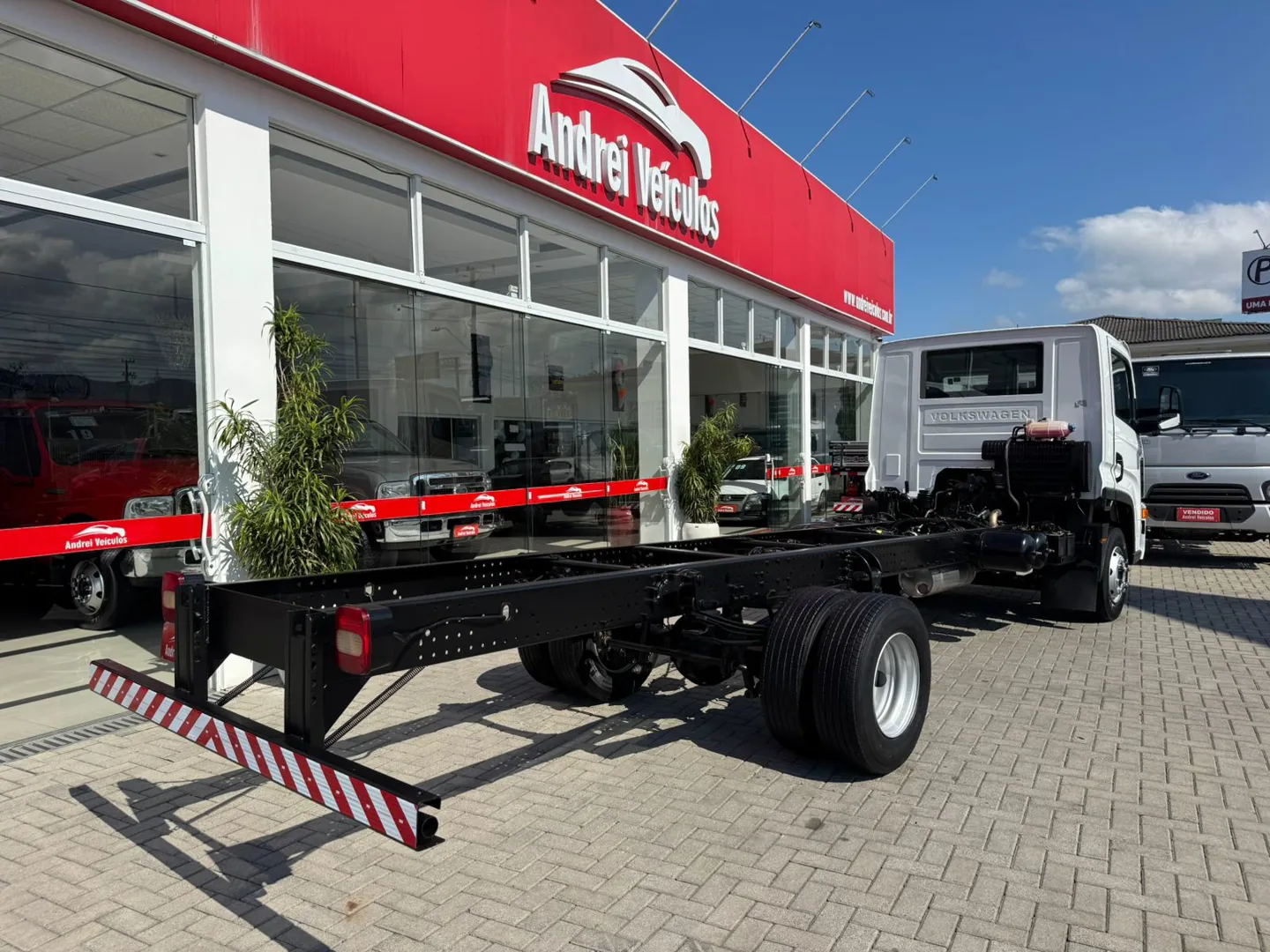 VOLKSWAGEN 11-180 2020 - Foto 3