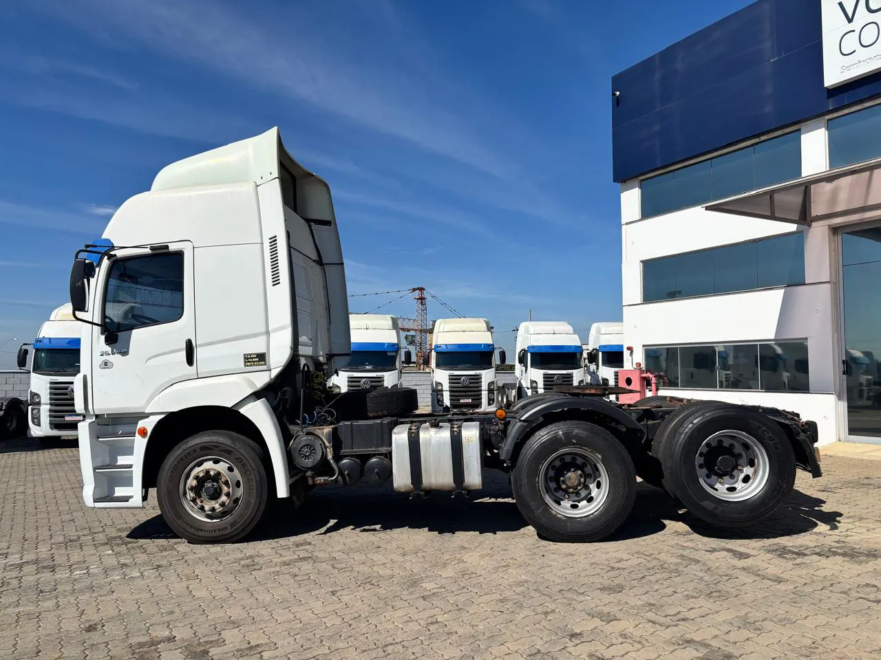 VOLKSWAGEN 25-360 2023 6X2 - Foto 2
