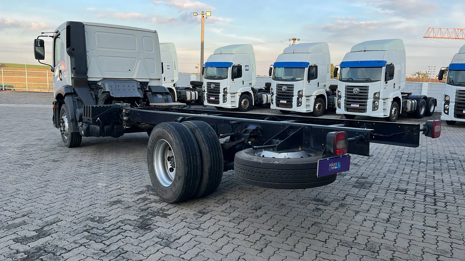 VOLKSWAGEN 14-210 2023 4X2 - Foto 2
