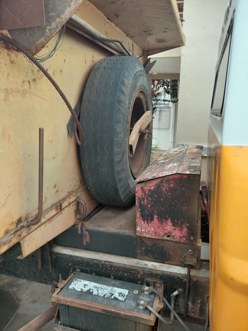 FORD F-13000 1982 - Foto 4