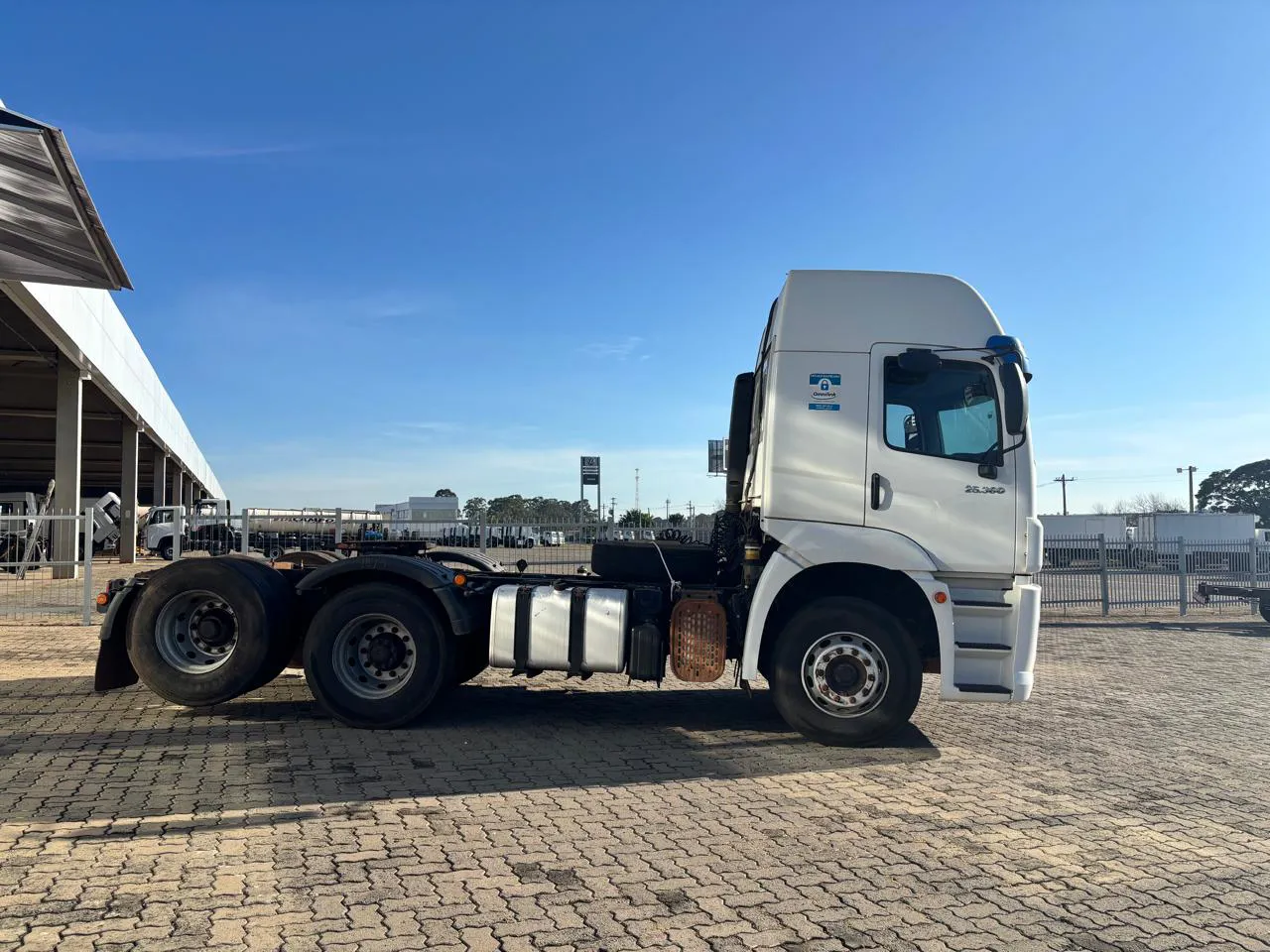 VOLKSWAGEN 25-360 2023 6X2 - Foto 4