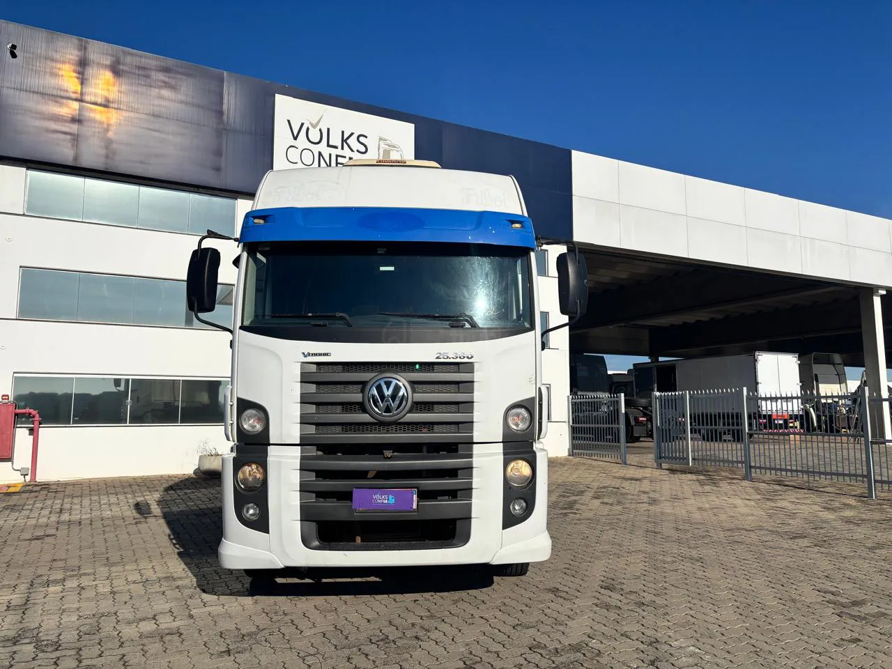 VOLKSWAGEN 25-360 2023 6X2 - Foto 1
