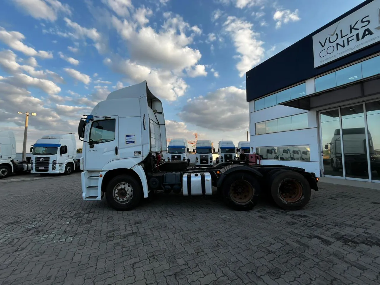 VOLKSWAGEN 25-360 2023 6X2 - Foto 2