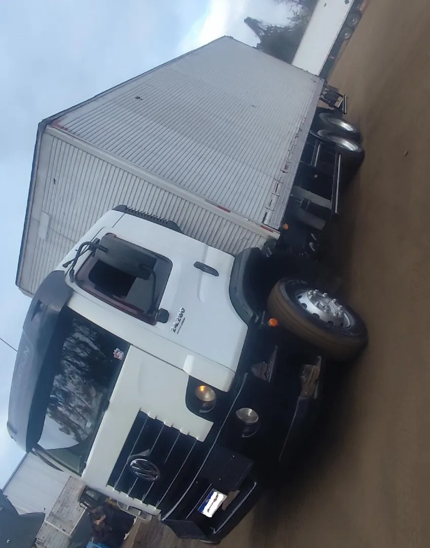 VOLKSWAGEN 24-280 2016 6X2 - Foto 2