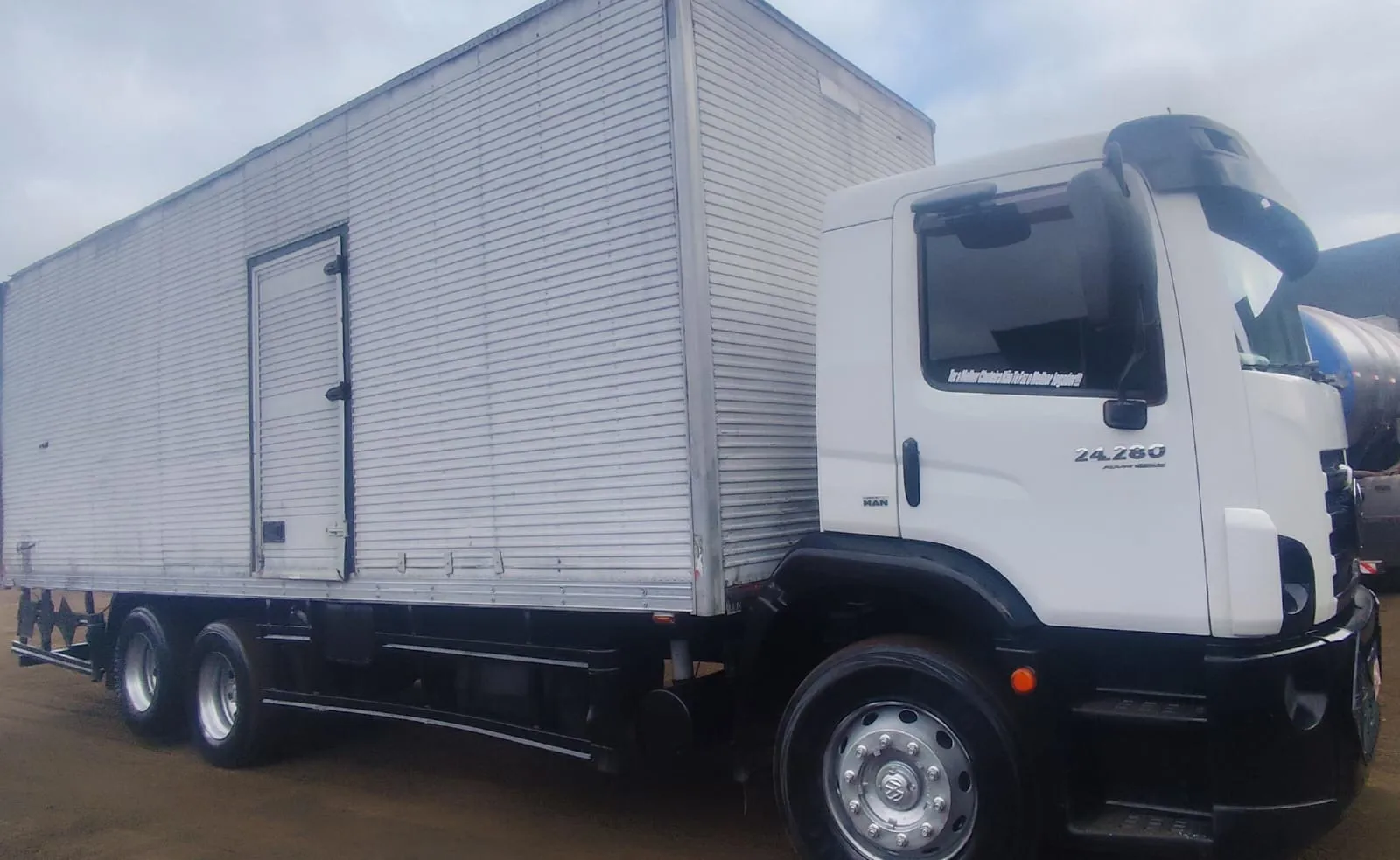 VOLKSWAGEN 24-280 2016 6X2 - Foto 8
