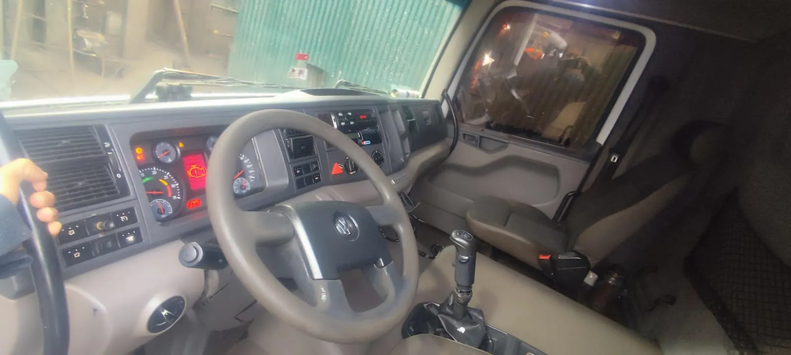 VOLKSWAGEN 24-280 2016 6X2 - Foto 6