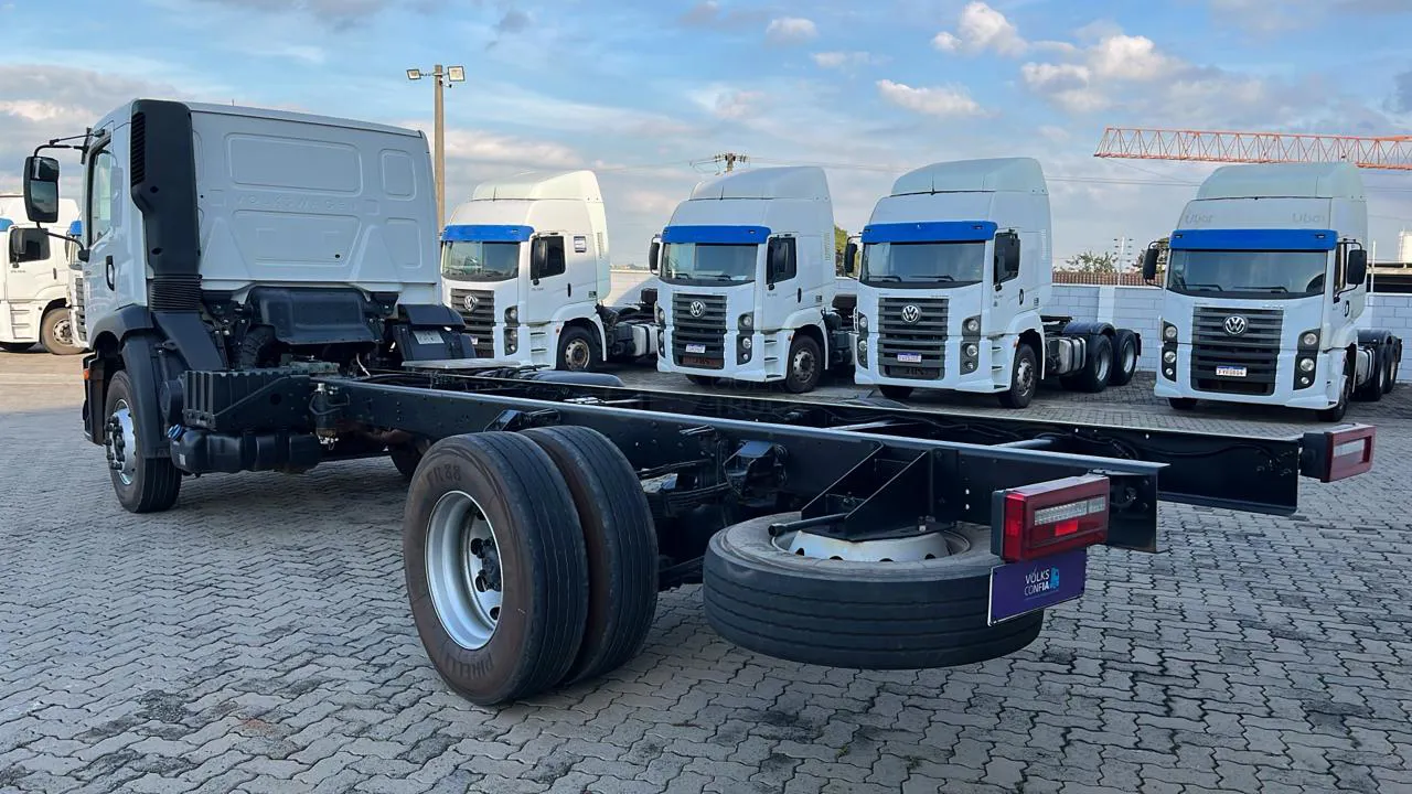 VOLKSWAGEN 17-210 2025 4X2 - Foto 2