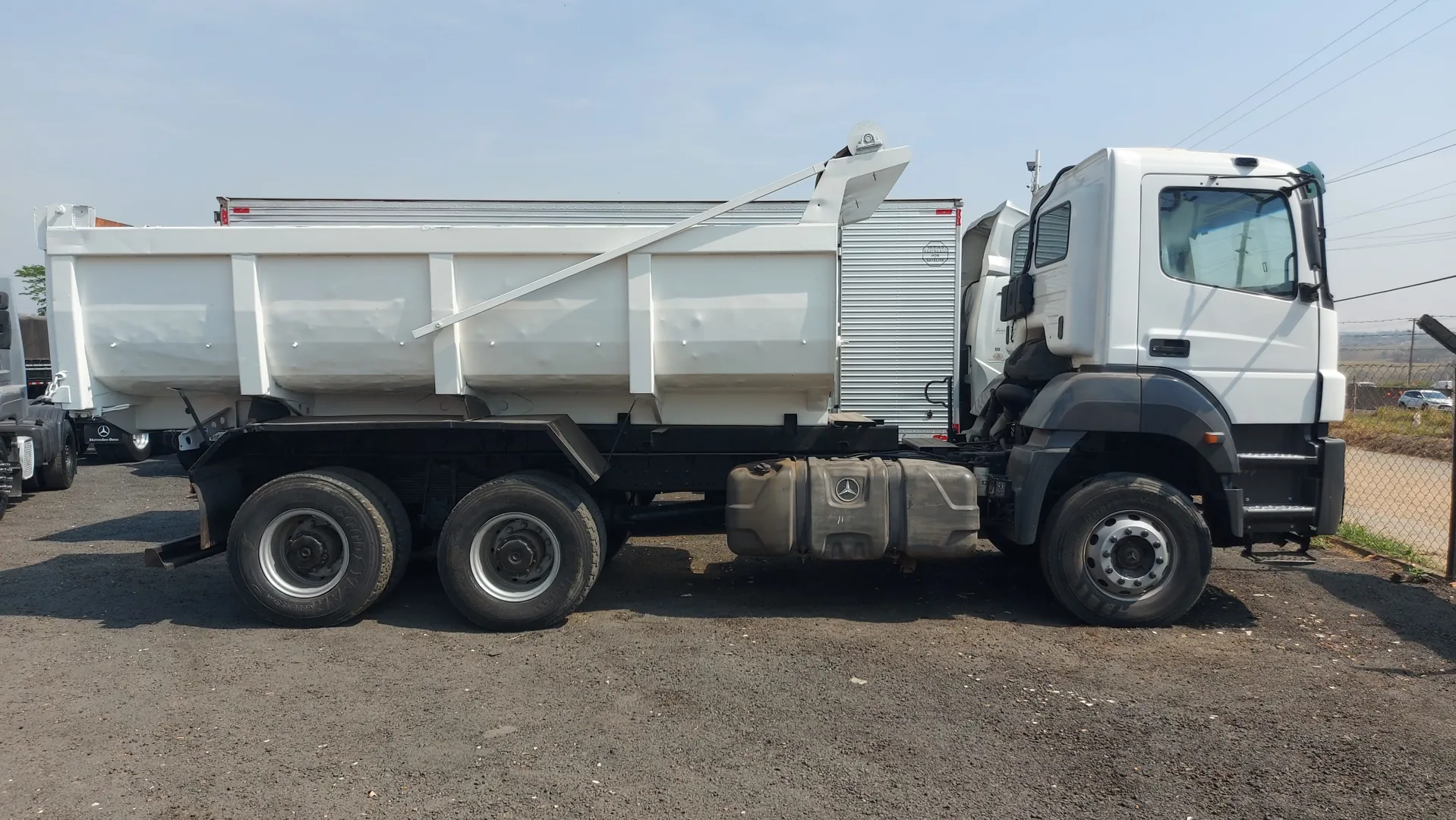 MERCEDES-BENZ AXOR 2009 6X4 - Foto 1