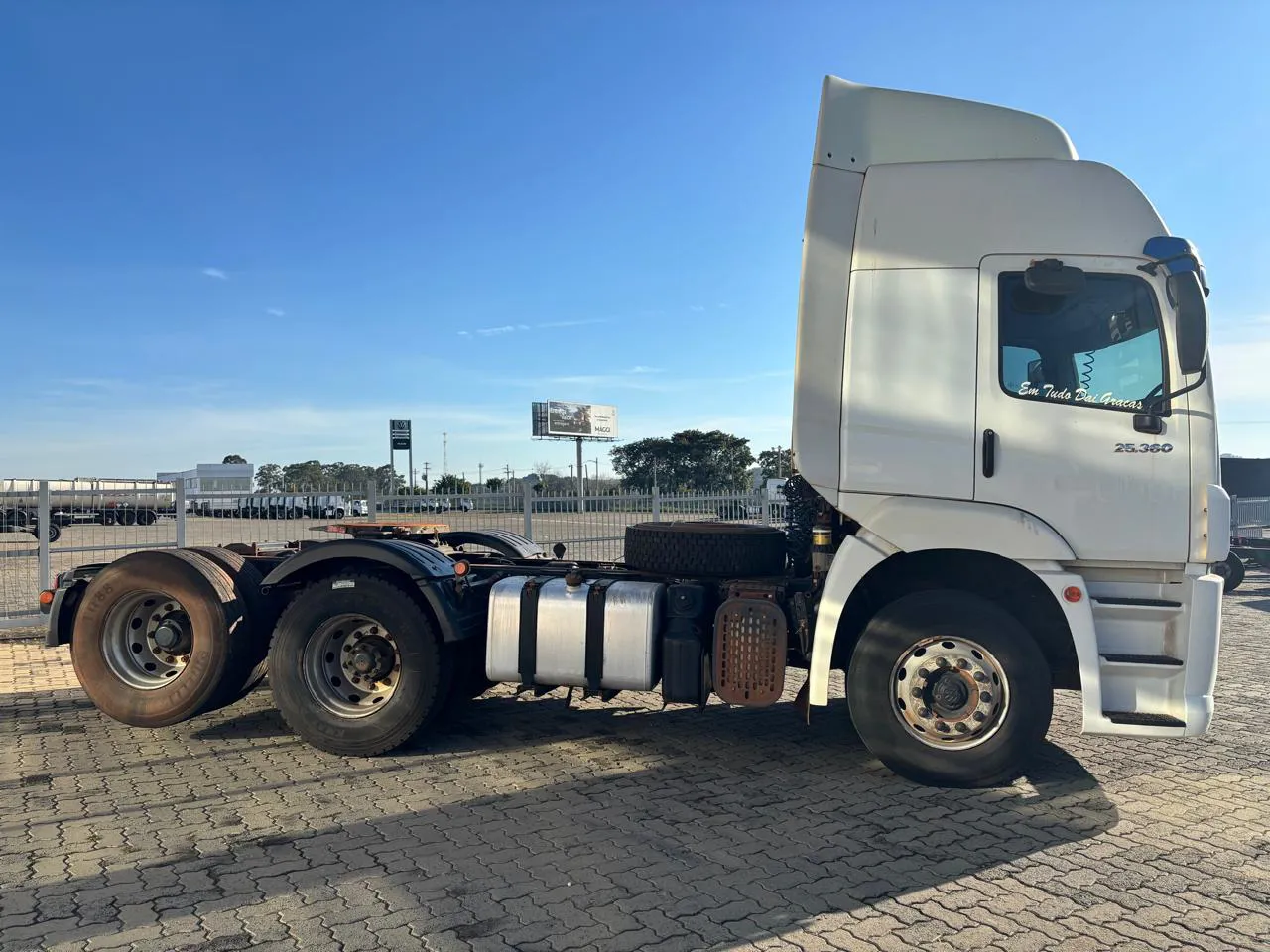 VOLKSWAGEN 25-360 2023 6X2 - Foto 4