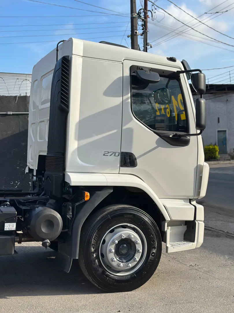 VOLVO VM 270 2021 6X2 - Foto 2