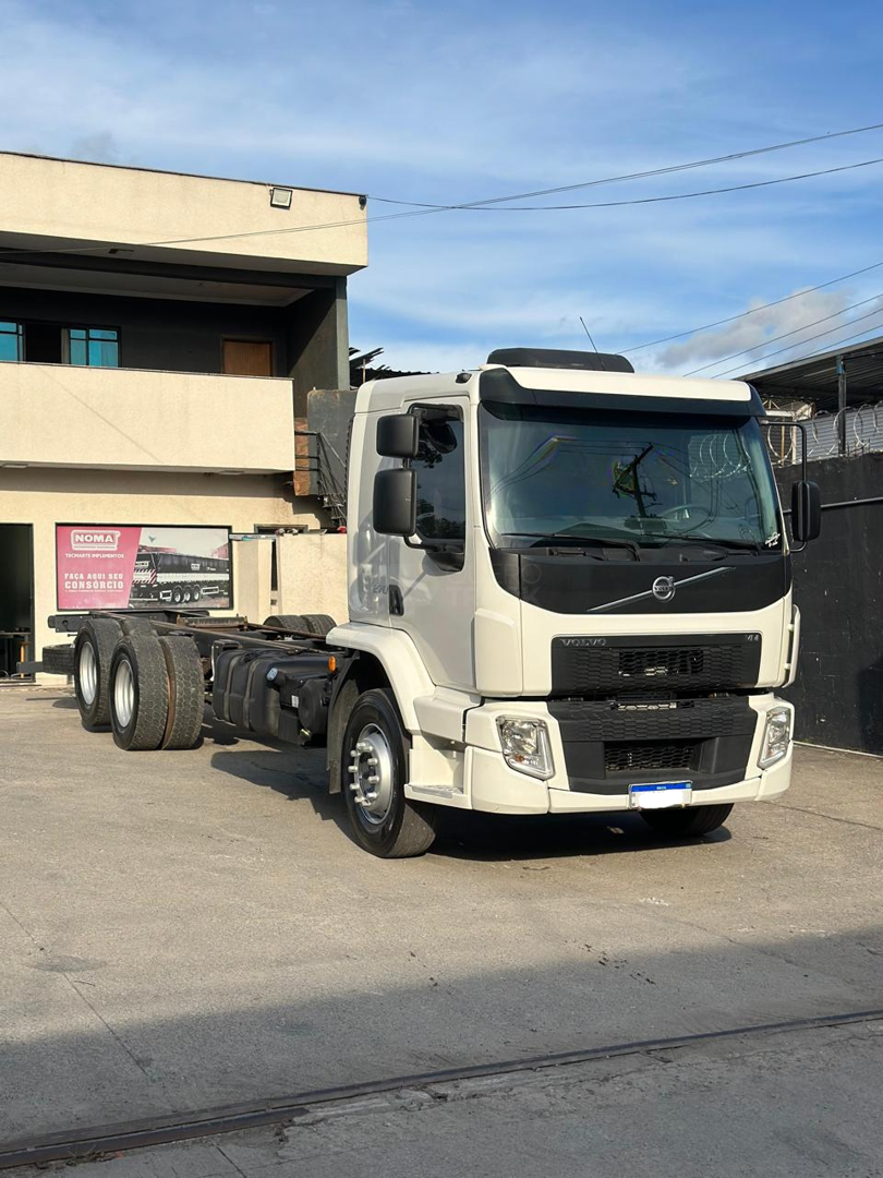 VOLVO VM 270 2021 6X2 - Foto 1